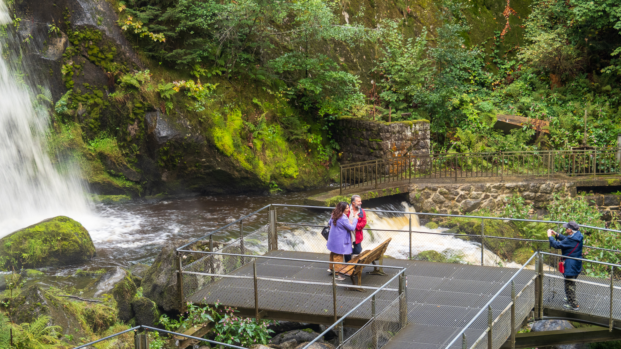 Rineke was asked to take a picture of a couple in front of the waterfall - that turned out to be a proposal