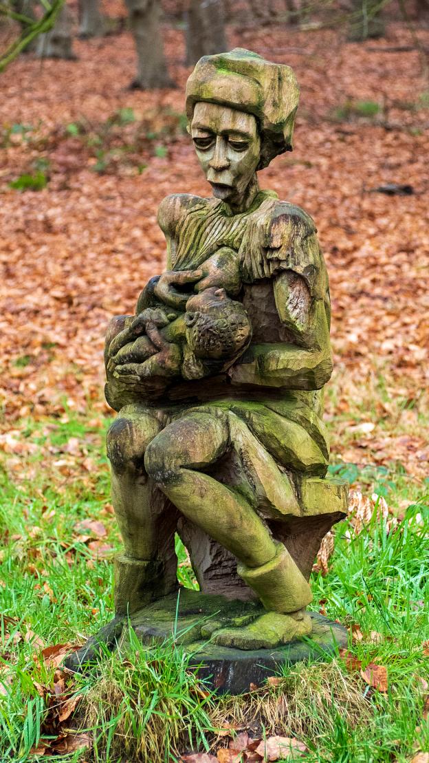 Sculpture at the Zuylestein estate