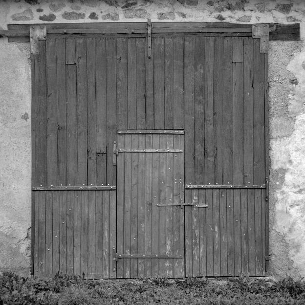 Barn door, shot on Bergger Pancro 400 with Mamiya C220, 80mm f/2.8