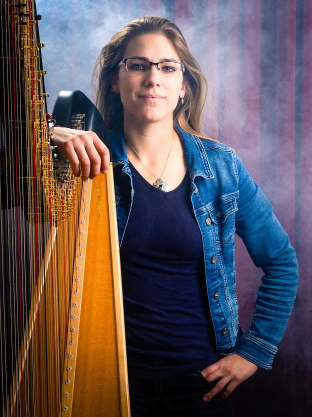 Elise, harpist (Dec '19)